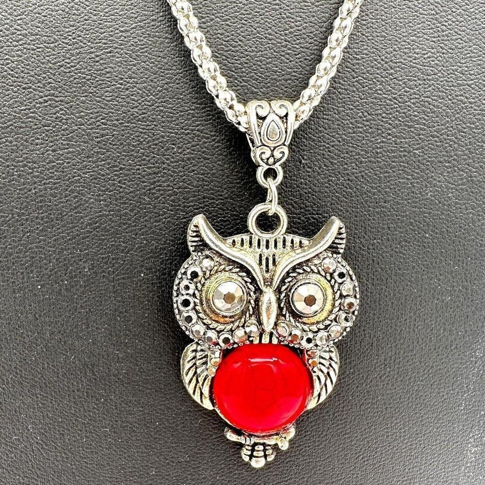 Vintage silver tone owl pendant